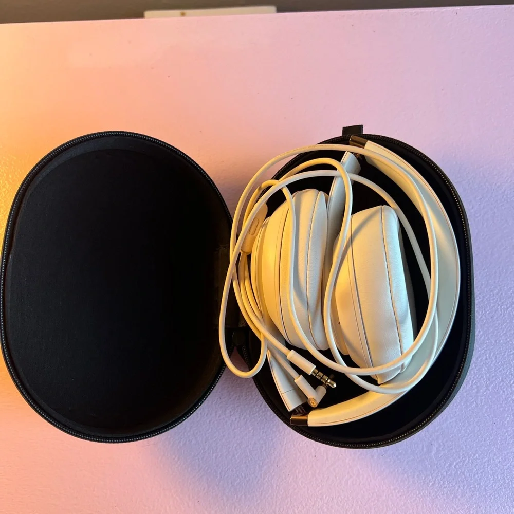 Beats by Dre Pink and Gold Noise Cancelling headphones - Picture 6 of 7